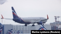 Putnički avion Russian Airlinesa slijeće na međunarodnu zračnu luku Šeremetjevo u Moskvi, Rusija, 12. marta 2022.