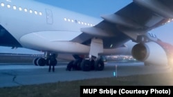 Jedan od kontradiverzionih pregleda aviona "Er Srbija" na beogradskom aerodromu "Nikola Tesla" 11. mart 2022. 