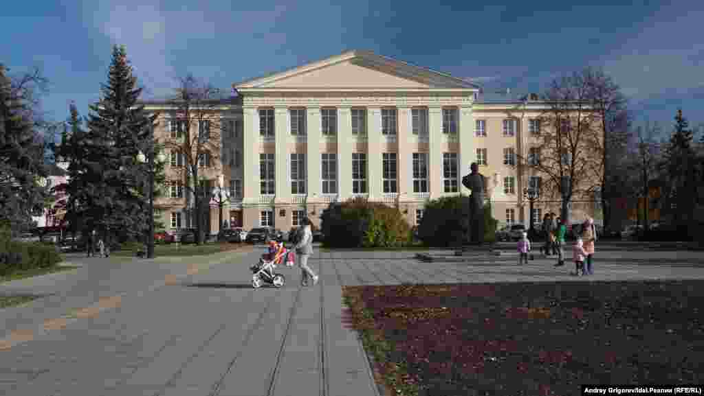 Впрочем, если взять, например, ДК Ленина в Соцгороде, где тоже работает прививочный пункт... 