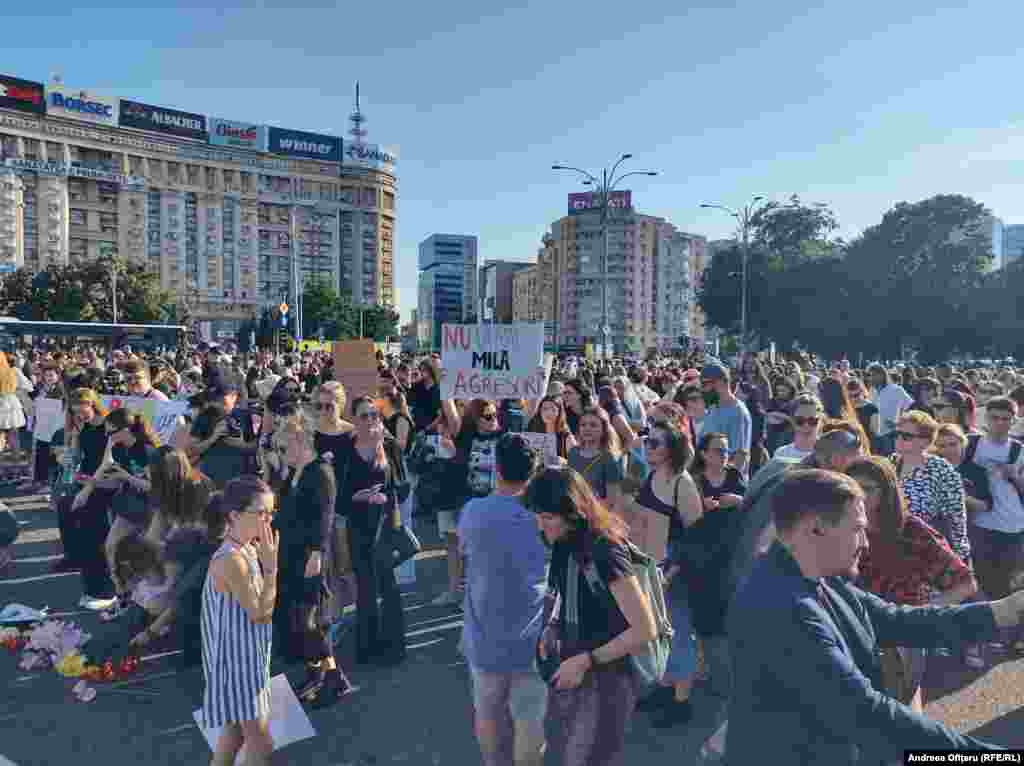 "Nasilje nad ženama se nedovoljno kažnjava, toleriše ga onaj ko bi nas trebao zaštititi, a zatim se pretvara u okrivljavanje žrtve", rekli su organizatori protesta.