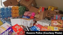 Policija Kosova je podelila nekoliko fotografija na kojima se vidi roba koja je zaplenjena tokom policijske operacije 13. oktobra 2021.