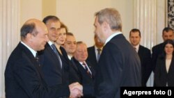 În ianuarie 2020, Liviu Dragnea (PSD) depune jurământul și devine ministru de Interne în guvernul Boc 1.