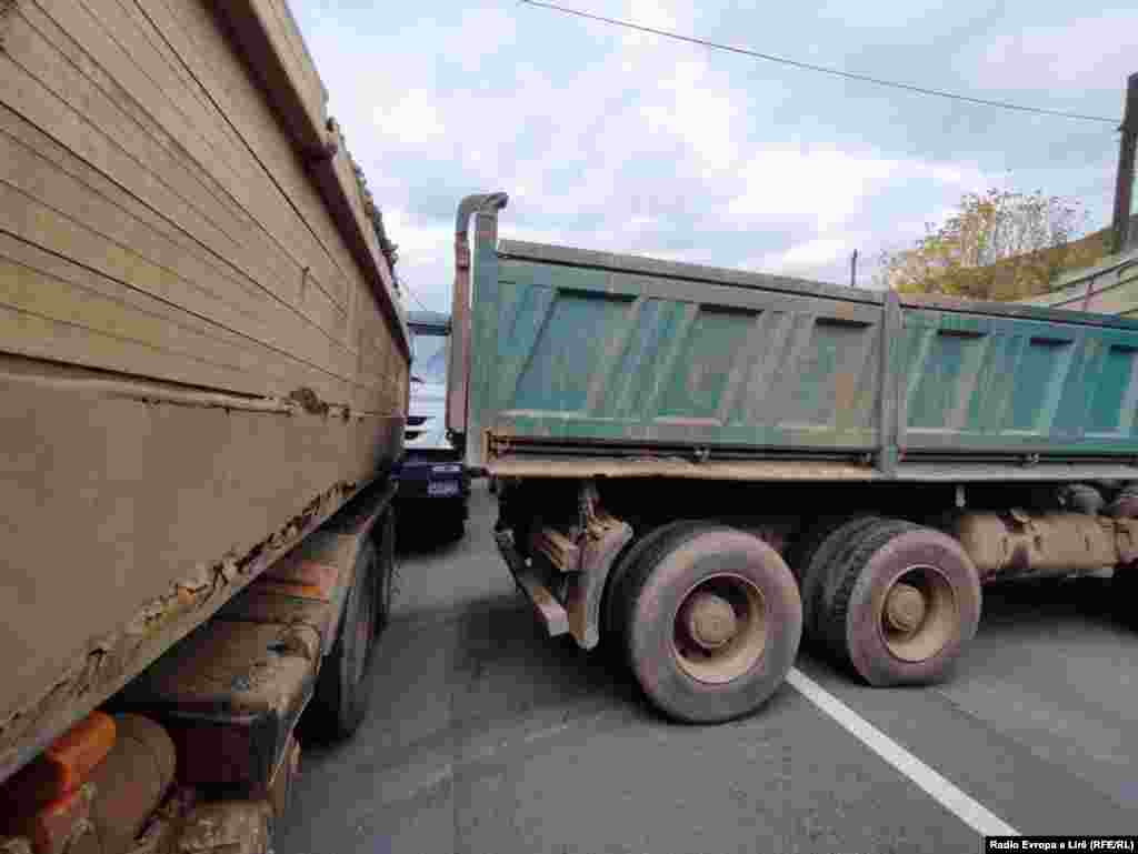 Lokalni Srbi blokirali su autoput Priština-Raša u naselju Rudare u opštini Zvečan. 13. oktobra 2021.