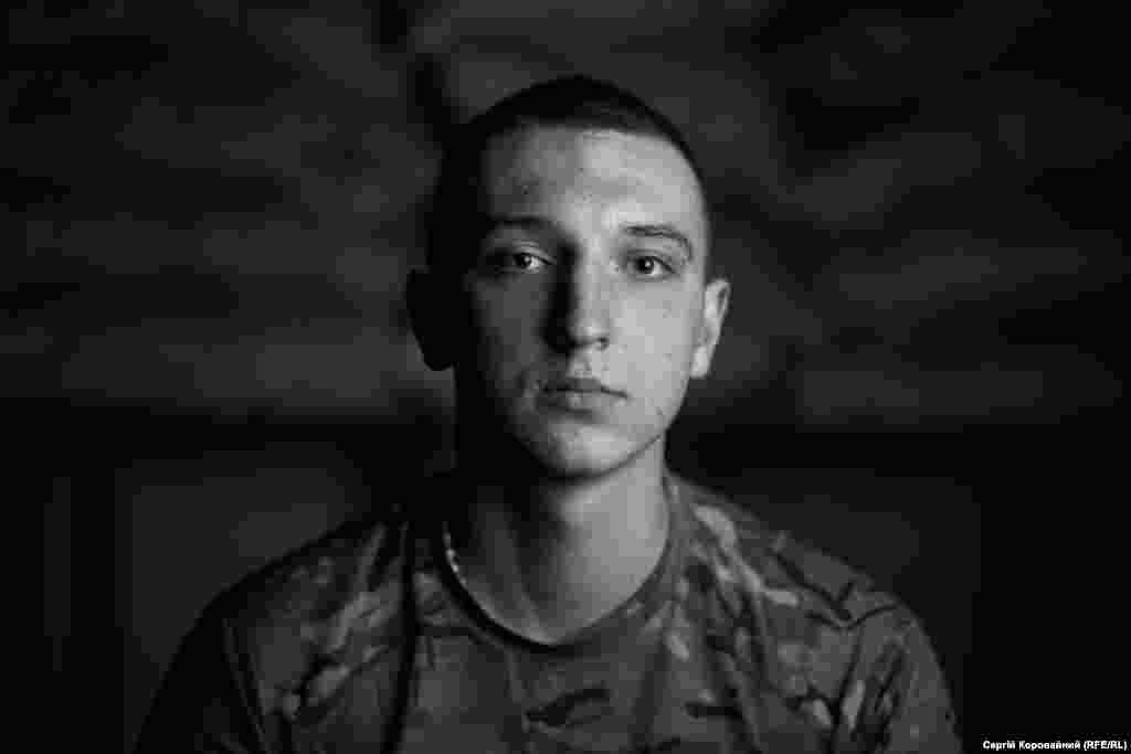 «Я служу вместе с отцом. Только он – в другой роте. Вообще у нас вся семья – военные. Дед – полковник. Мама – старший прапорщик. Отец – капитан. В общем служу уже два года, но ранее не здесь был – в Военной службе правопорядка. Перевелся, потому что сам захотел – почувствовал, что здесь буду эффективным»