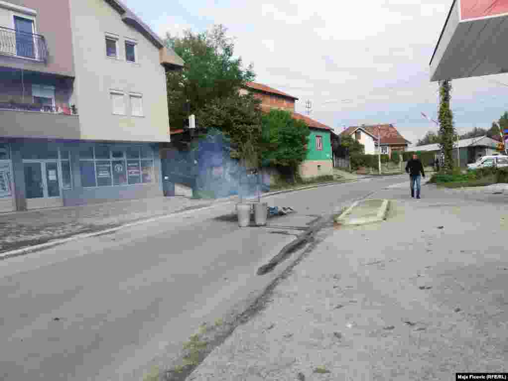 Građani Zvečana postavili su blokade na putevima dok je policija suzbijala krijumčarenje. 13. oktobra 2021.