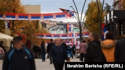 Zajednicu bi trebalo da čine deset opština sa srpskom većinom na Kosovu, šest južno od Ibra: Gračanica, Štrpce, Novo Brdo, Klokot, Parteš i Ranilug, te četiri teritorijalno povezane na severu: Severna Mitrovica (na fotografiji, novembar 2022.), Leposavić, Zvečan i Zubin Potok.