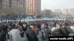 Protest radnika u fabrici kineske kompanije Fokskona poznatoj kao Ajfon siti, Džengdžou, 23. novembar 2022.