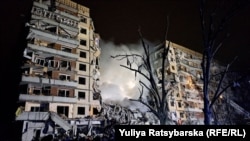 Житловий будинок, який зазнав російського ракетного удару. Дніпроі, 14 січня 2023 року