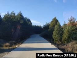 Ovim putem sada prolaze privatni automobili, autobusi pa i kamioni.