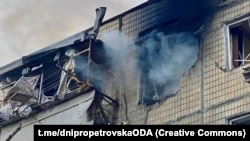 Наслідки удару російської армії по житловому будинку в Нікополі, ілюстративне фото