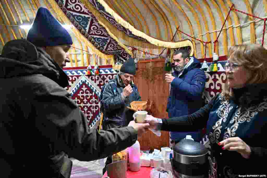 Бучанська міська рада повідомила, що «Юрту незламності» у Бучі відкрили за підтримки посольства Казахстану в Україні.