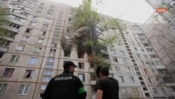 Обстріл Харкова: з палаючого житлового будинку рятують мешканців Обстріл Харкова: з палаючого житлового будинку рятують мешканців