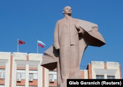 Spomenik Vladimiru Iliču Lenjinu u glavnom gradu separatističke regije Pridnjestrovlje u Moldaviji, Tiraspol, 3. novembar 2021.