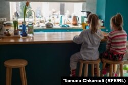 დილა კომოროვის სახლში