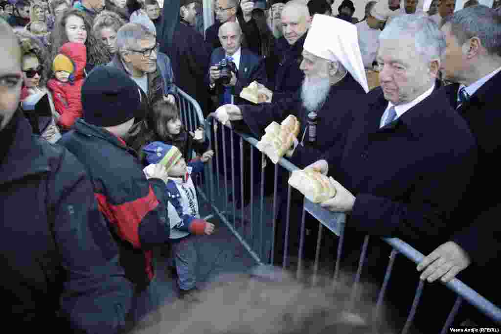 Deca su prva mogla da prelome česnicu.