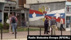 Mural "Kosovo je Srbija, Krim je Rusija" u Severnoj Mitrovici