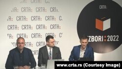 "Najčešće zabeležena nepravilnost tokom izbornog dana je vođenje paralelnih evidencija birača unutar biračkih mesta", saopštila je 4. aprila nevladina organizacija CRTA (Centar za istraživanje, transparentnost i odgovornost), koja je bila jedan od posmatrača izbora održanih u Srbiji 3. aprila.