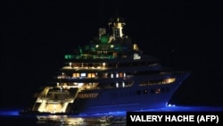 Proiectul adoptat de Camera Reprezentanților creează acele pârghii legale care vor face posibilă vânzarea bunurilor de lux înghețate de SUA, pentru sancționarea Rusiei și a celor care alimentează mașina de război a lui Vladimir Putin.