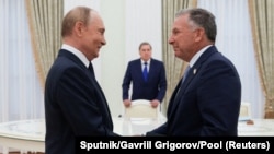 Стивен Уиткофф и Владимир Путин в Кремле, 6 августа 2025 года