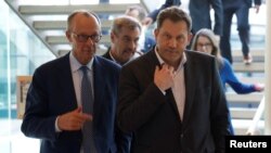 Friedrich Merz, kancelari në ardhje i Gjermanisë, dhe bashkëudhëheqësi i SPD-së, Lars Klingbeil.