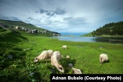 Prokoško jezero je jedno od zaštićenih prirodnih područja u BiH.