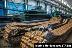 "ურალვაგონზავოდის" ქარხანა. ამზადებენ ტანკს 2022 წლის 9 მაისის აღლუმისთვის