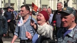 У Харкові мітингували під червоними стягами та з антинатовськими гаслами (відео) У Харкові мітингували під червоними стягами та з антинатовськими гаслами (відео)