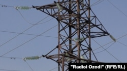 Напередодні в «Укренерго» попереджали, що 25 листопада в Україні погодинні відключення електроенергії застосовуватимуться із 14:00 до 20:00, і діятиме одна черга