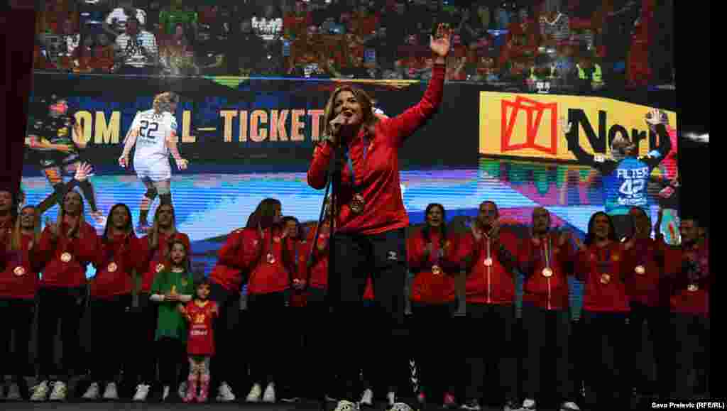 Jovanka Radičević je mečom za bronzu završila karijeru u reprezentaciji Crne Gore, za koju je dala 1.103 gola. Proglašena je za najbolje desno krilo na Euru 2022, peti put u karijeri na svjetskim i evropskim prvenstvima.                                                                                                                                                                           Podgorica, 22.11.2022