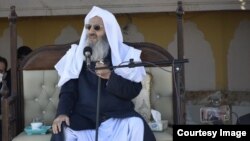 مولوی عبدالحمید میگوید واقعیت این است که مشکلات مردم با زندانی کردن و سرکوب حل نمیشود