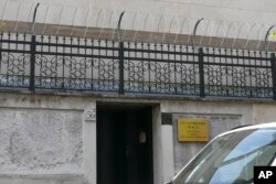 Kineska ambasada u Rimu, 27. oktobar 2022. Kina je navodno uspostavila desetine "prekomorskih policijskih stanica" u zemljama širom sveta za koje aktivisti strahuju da bi se mogle koristiti za praćenje i uznemiravanje disidenata u sklopu borbe protiv korupcije u Pekingu.