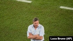 Dragan Stojković Piksi, selektor fudbalske reprezentacije Srbije, tokom utakmice između Srbije i Švajcarske na Svetskom prvenstvu u Kataru 2. decembra 2022.