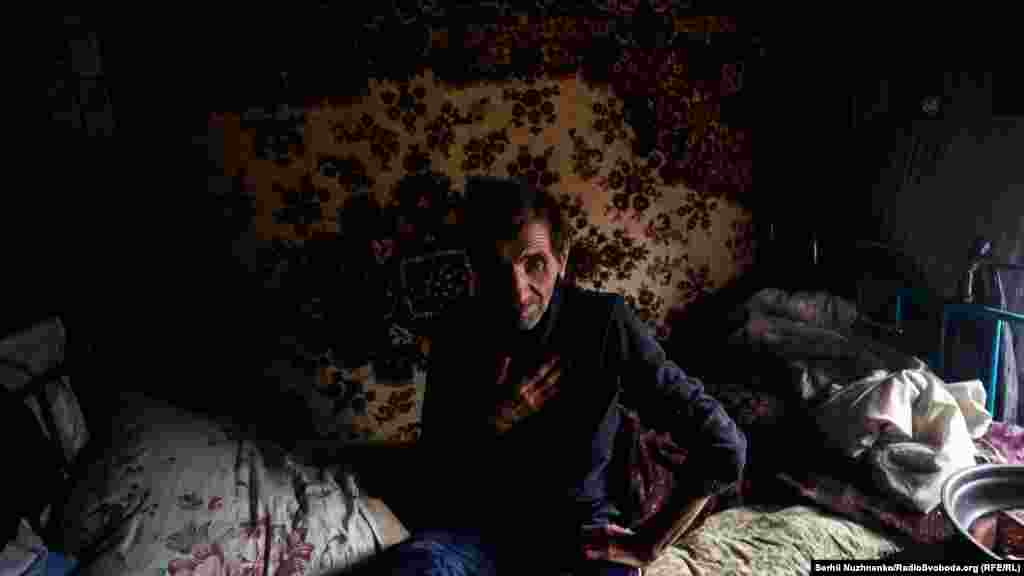 Ми прощаємося, міцно потискуючи один одному руку, висловлюючи єдине побажання – удачі. На прощання чоловік каже:«Суджено – виживу, не суджено …», і махає рукою