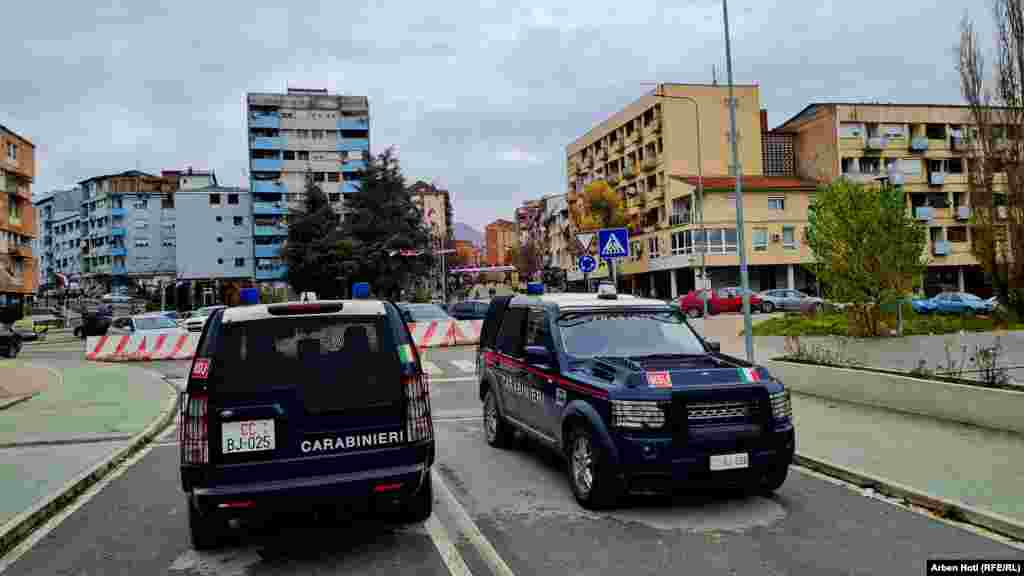 Evropska unija je izrazila zabrinutost zbog tenzija koje su stvorene poslednjih dana u severnom delu Kosova i poručila da smatra da su te tenzije rezultat delovanja obe strane.