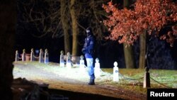 Policija je pretražila lovačku kuću Waidmannsheil nakon što je 25 osumnjičenih članova i podržavaoca ultradesničarske grupe pritvoreno nakon racija širom Njemačke, 7. decembar 2022. 