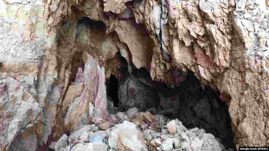 Prema riječima speleologa, predstavnici firme koja je iskopala otvor za ulazak u pećinu, su obećali da će uraditi stepenište i urediti ulaz da bi pećina postala pristupačna za turiste. 