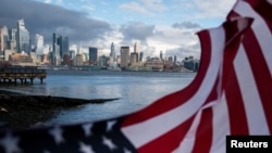 Zbog ledene oluje, koja je zahvatila velika prostranstva Sjeverne Amerike, Buffalo u američkoj saveznoj državi New York liči na ratnu zonu, kažu tamošnji zvaničnici. FOTO: Reuters (24. decembar 2022.)