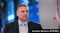 Gabriel Escobar, izaslanik Sjedinjenih Država