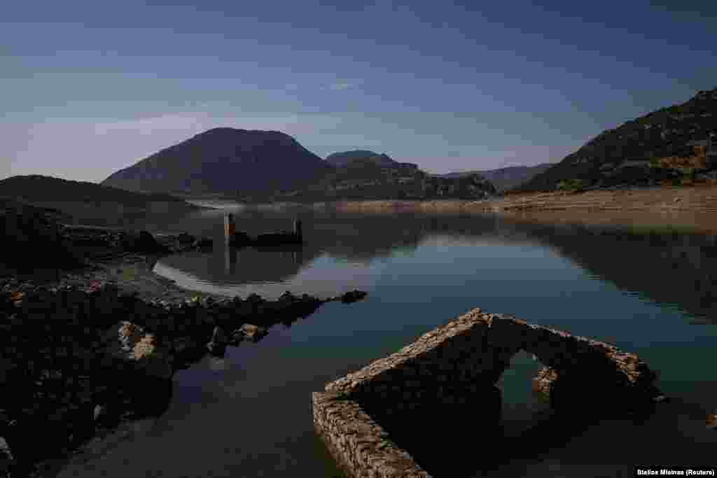 Klima e thatë mesdhetare e Greqisë e ka bërë atë veçanërisht të ndjeshme ndaj ngrohjes globale.&nbsp;