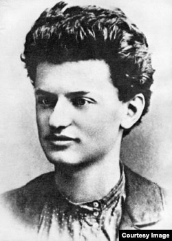 Лев Троцкий в юности