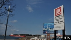 „Лукойл“ и санкциите. Може ли България да остане без бензин и дизел „Лукойл“ и санкциите. Може ли България да остане без бензин и дизел