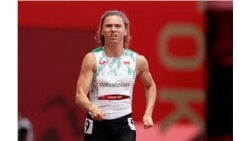 "В тебе этот круговорот дьявола крутит тобой!" Белорусские чиновники от спорта уговаривают Тимановскую "В тебе этот круговорот дьявола крутит тобой!" Белорусские чиновники от спорта уговаривают Тимановскую