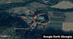 Na ovoj mapi za 2020. godinu može se videti da je manastir izgradio okolni zid dug stotine metara, kao i da je dodao nekoliko novih objekata.