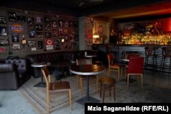 “GUTS & FAME”-ი ქსელური ბიზნესია - სანამ თბილისში გაიხსნებოდა არსებობდა სანქტ-პეტერბურგში, ალექსის ახლა ფილიალის გახსნა ბათუმშიც უნდა. საქართველოში ბარის რუსმა მფლობელებმა ქართველი ბიზნესპარტნიორი იპოვეს აქ ფილიალების გასახსნელად.