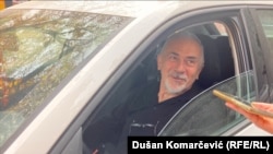 Nade Jević iz Beograda kaže za Radio Slobodna Evropa da zbog posla ne može da se odrekne vožnje automobilom, ali da zbog poskupljenja goriva štedi na drugim stvarima.