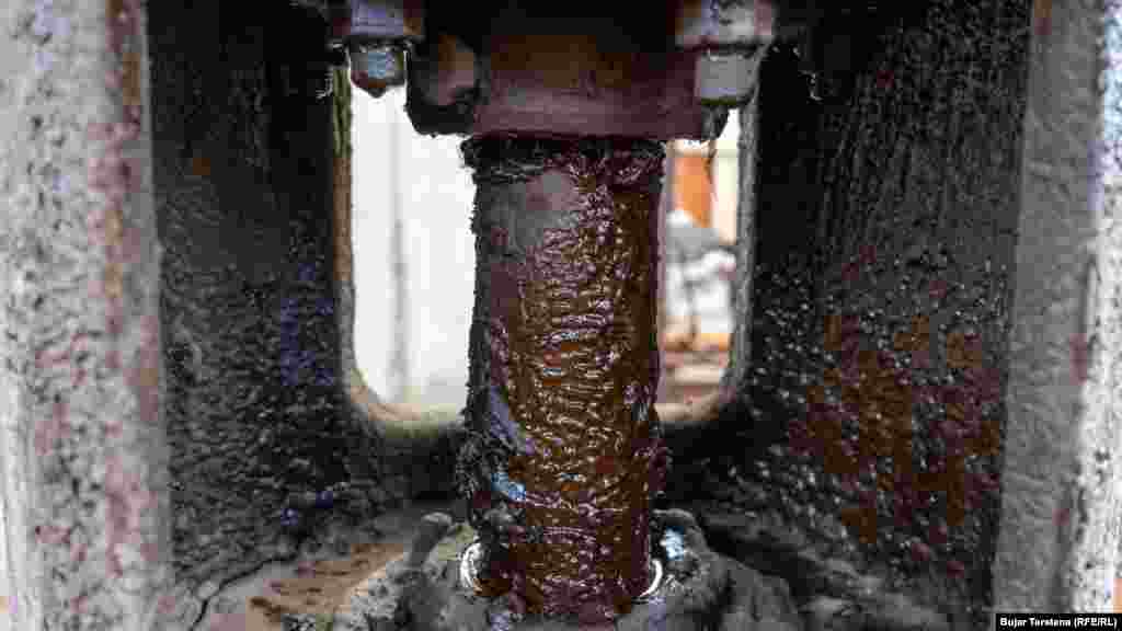 Zarđala mašinerija u industrijskom parku u Mitrovici.