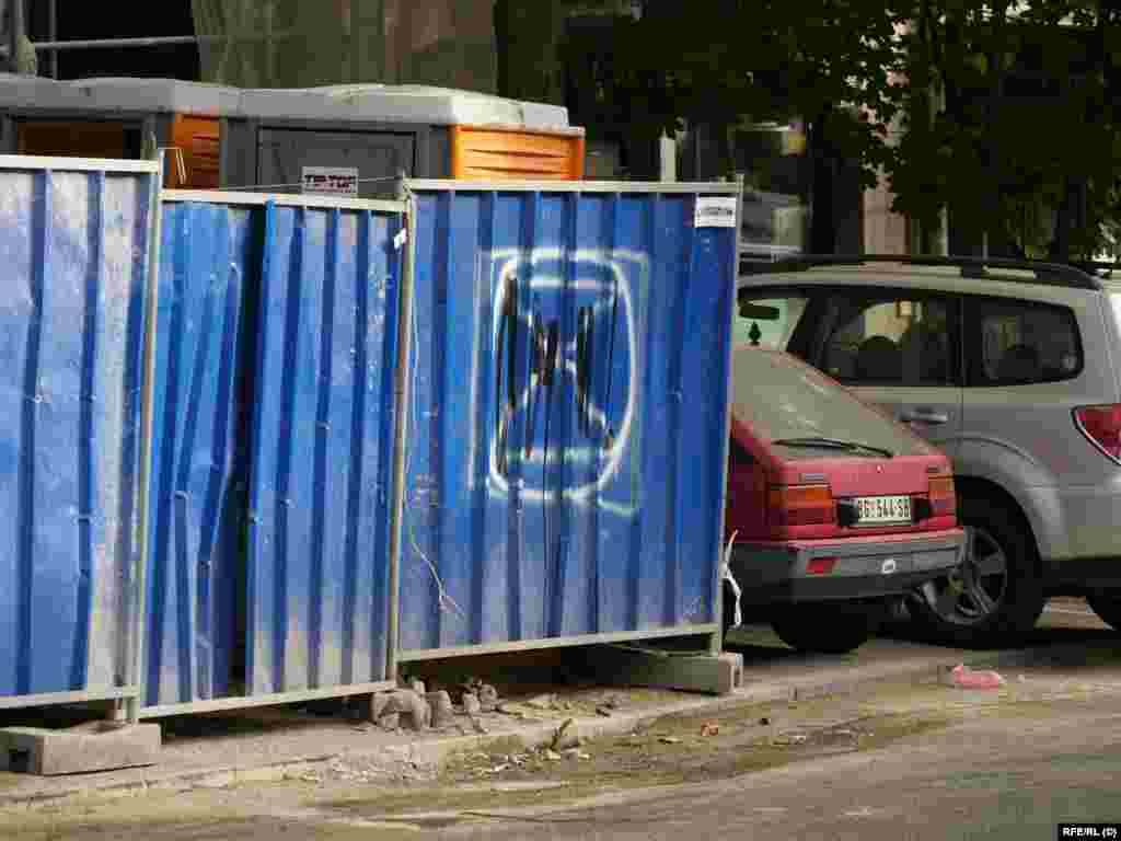 Na mnogim mjestima u centru Beograda prefarban je proratni simbol "Z".