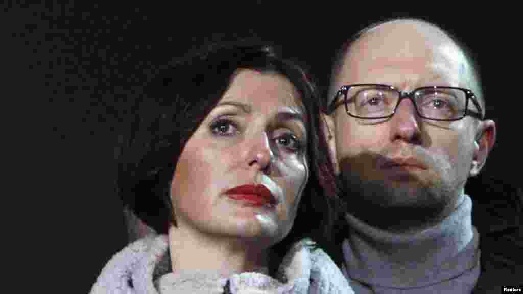 Арсений Яценюк с супругой участвуют в акции памяти погибших на Майдане, февраль 2015 года.  