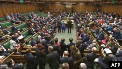 Veći broj opozicionih poslanika pa čak i neki konzervativni, zatražili da se počnu pripreme za drugi referendum