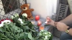 Цветы, свечи и "простите нас!" Цветы, свечи и "простите нас!"